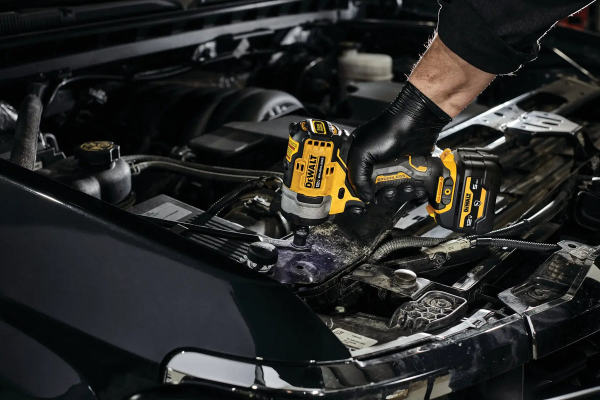 12v MAX Cordless Impact Wrench Kit